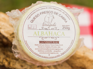 Queso fresco de cabra sabor albahaca