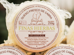 Queso fresco de cabra con finas hierbas