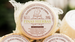 queso de cabra y finas hierbas